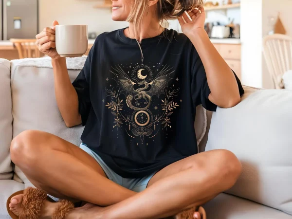 Kadın mistik ejderha ve ay tshirt